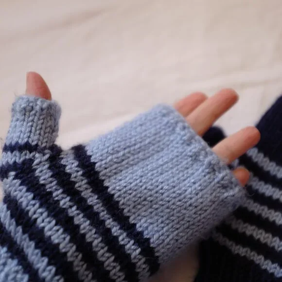 Fingerless knit gloves - Picture 2 of 5